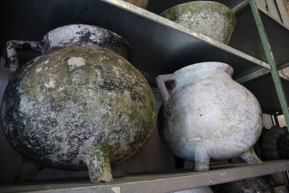 Davidowski The Netherlands in Almelo Has a various collection of Midcentury Willy Guhl Planters. Import Europa Worldwide shipping