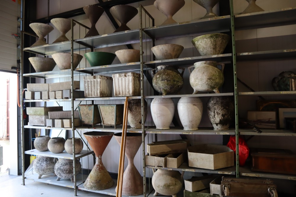 Davidowski The Netherlands in Almelo Has a various collection of Midcentury Willy Guhl Planters. Worldwide shipping 