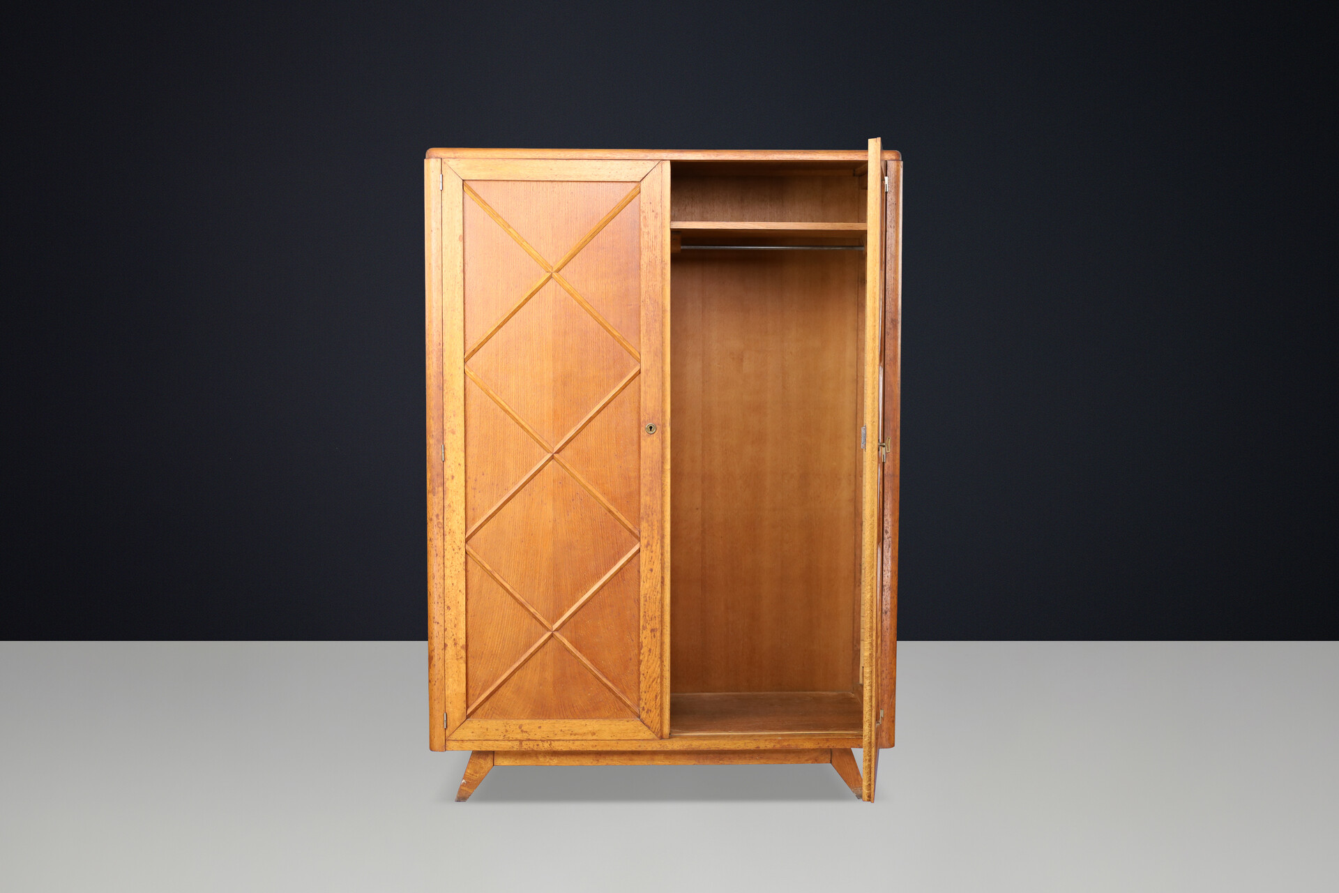 Demountable French Blond Oak Wardrobe with Diamond Pattern Doors, 1950s Mid-20th century