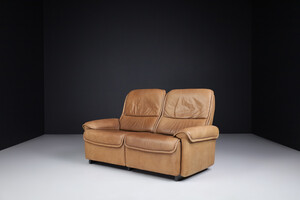 Design Mid Century Modern Patinated Leather Lounge sofa , Zwitserland 1960s Late-20th Century Mid-20th century