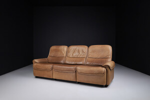 Design Mid Century Modern Patinated Leather Lounge Sofa , Zwitserland 1960s Mid-20th century