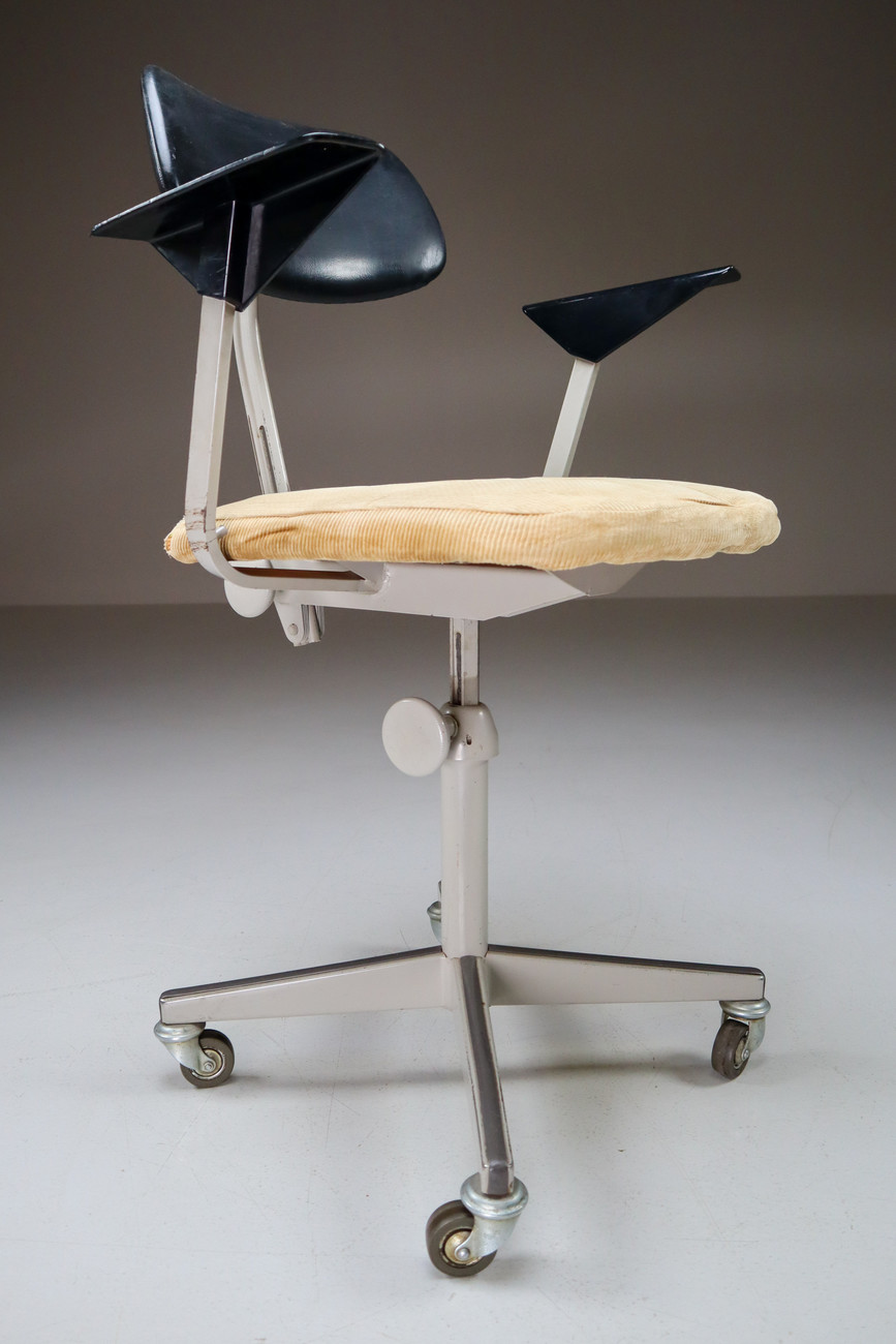 Dutch Architect Adjustable Revolving De Cirkel Chair by Friso Kramer Mid-20th century