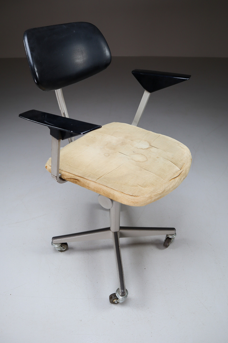 Dutch Architect Adjustable Revolving De Cirkel Chair by Friso Kramer Mid-20th century