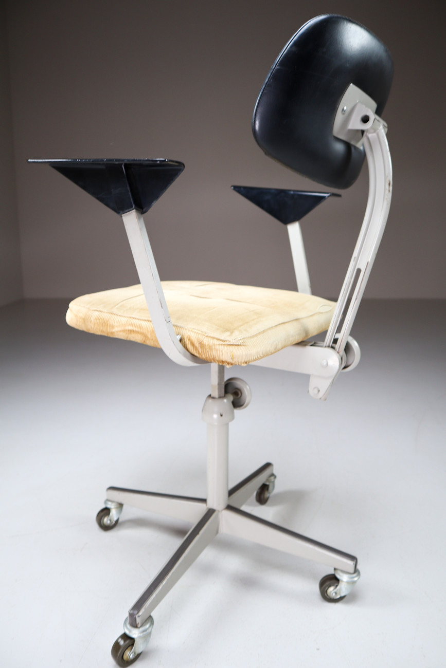 Dutch Architect Adjustable Revolving De Cirkel Chair by Friso Kramer Mid-20th century