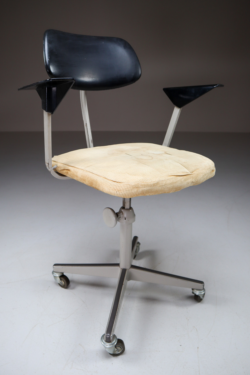 Dutch Architect Adjustable Revolving De Cirkel Chair by Friso Kramer Mid-20th century