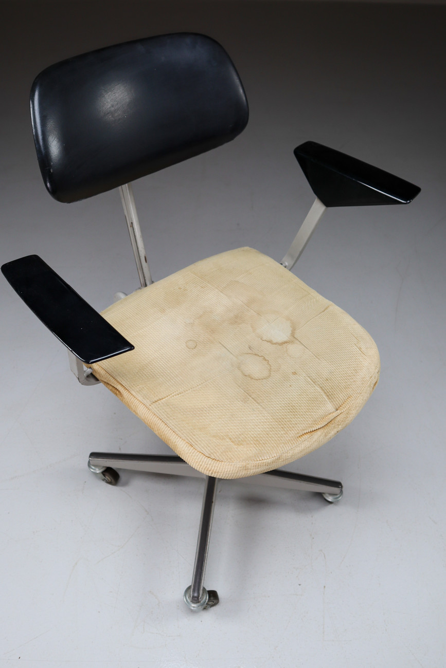 Dutch Architect Adjustable Revolving De Cirkel Chair by Friso Kramer Mid-20th century