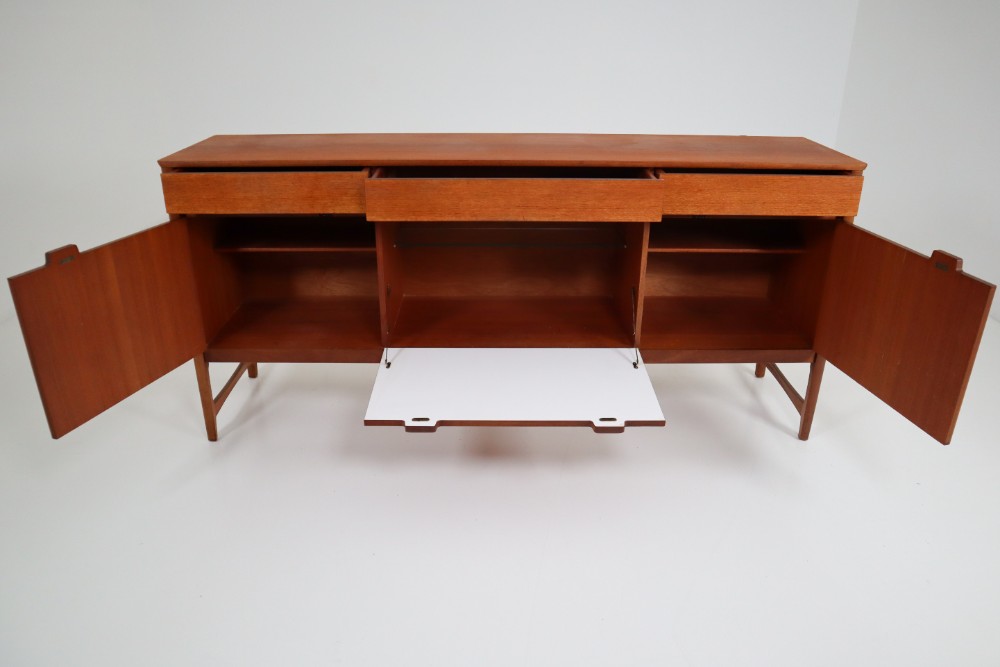 English Mid-Century Modern large Teak Sideboard, Stamped Nathan, 1960s Mid-20th century