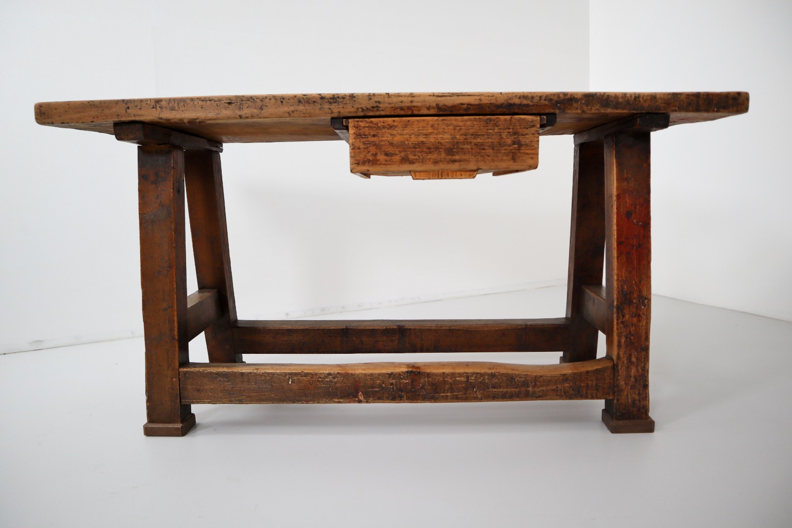 France Working Table 1850