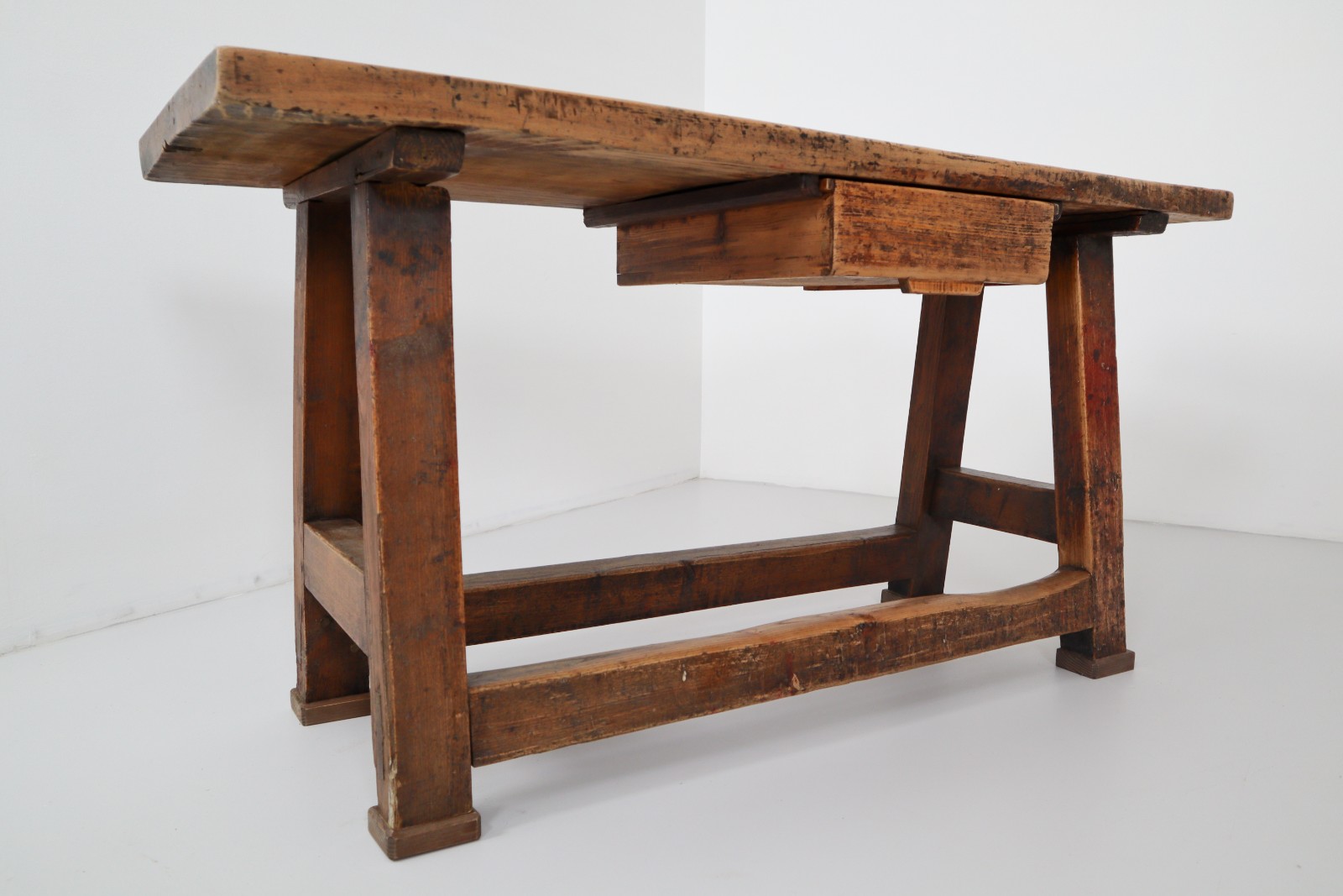 France Working Table 1850