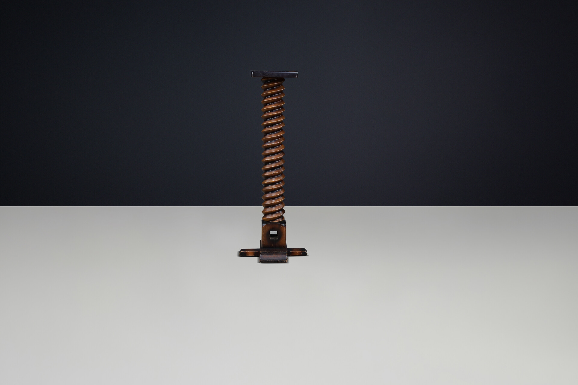 French Hand-Carved Spiral Wooden Pedestal with Original Patina, 1940s Mid-20th century