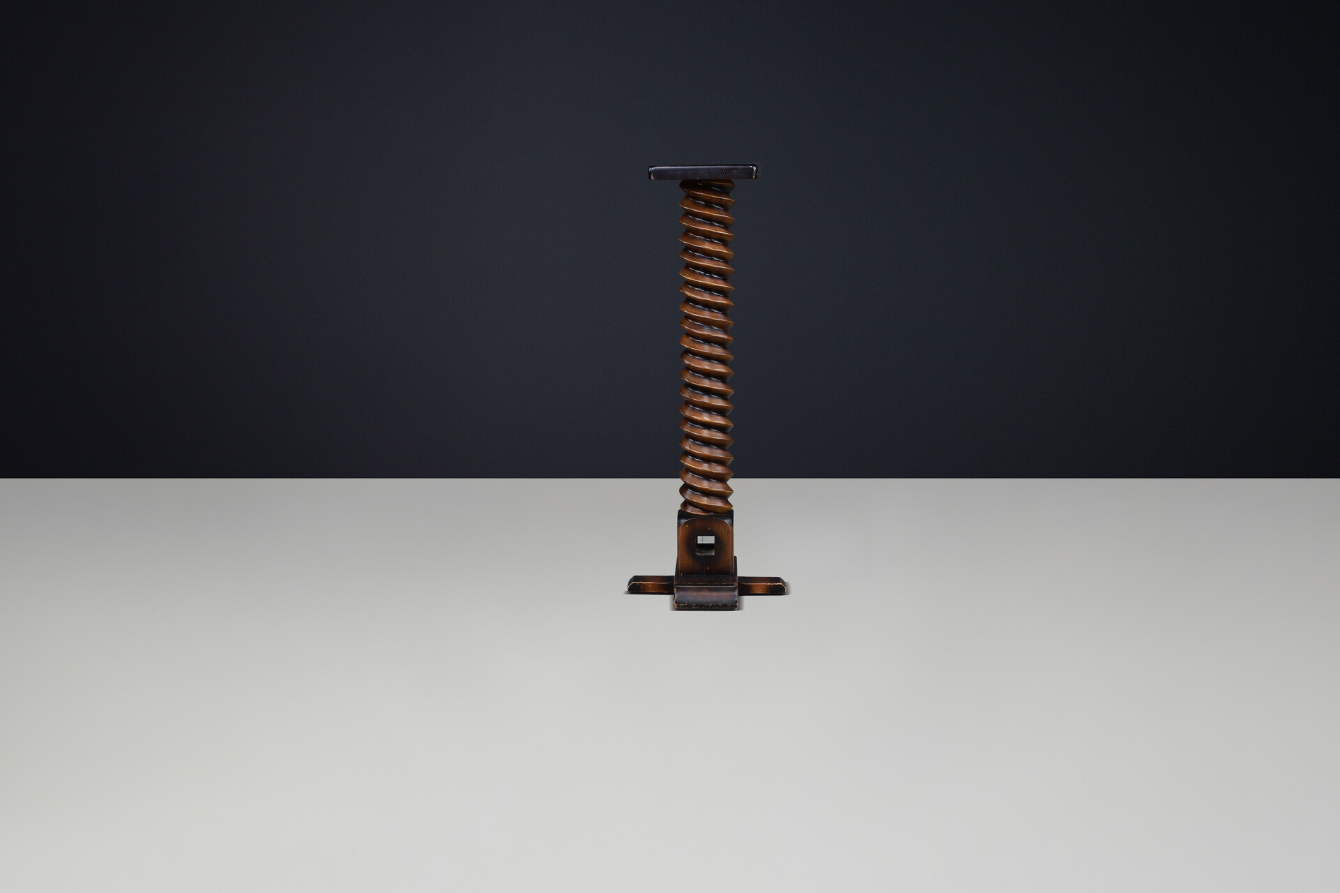 French Hand-Carved Spiral Wooden Pedestal with Original Patina, 1940s Mid-20th century