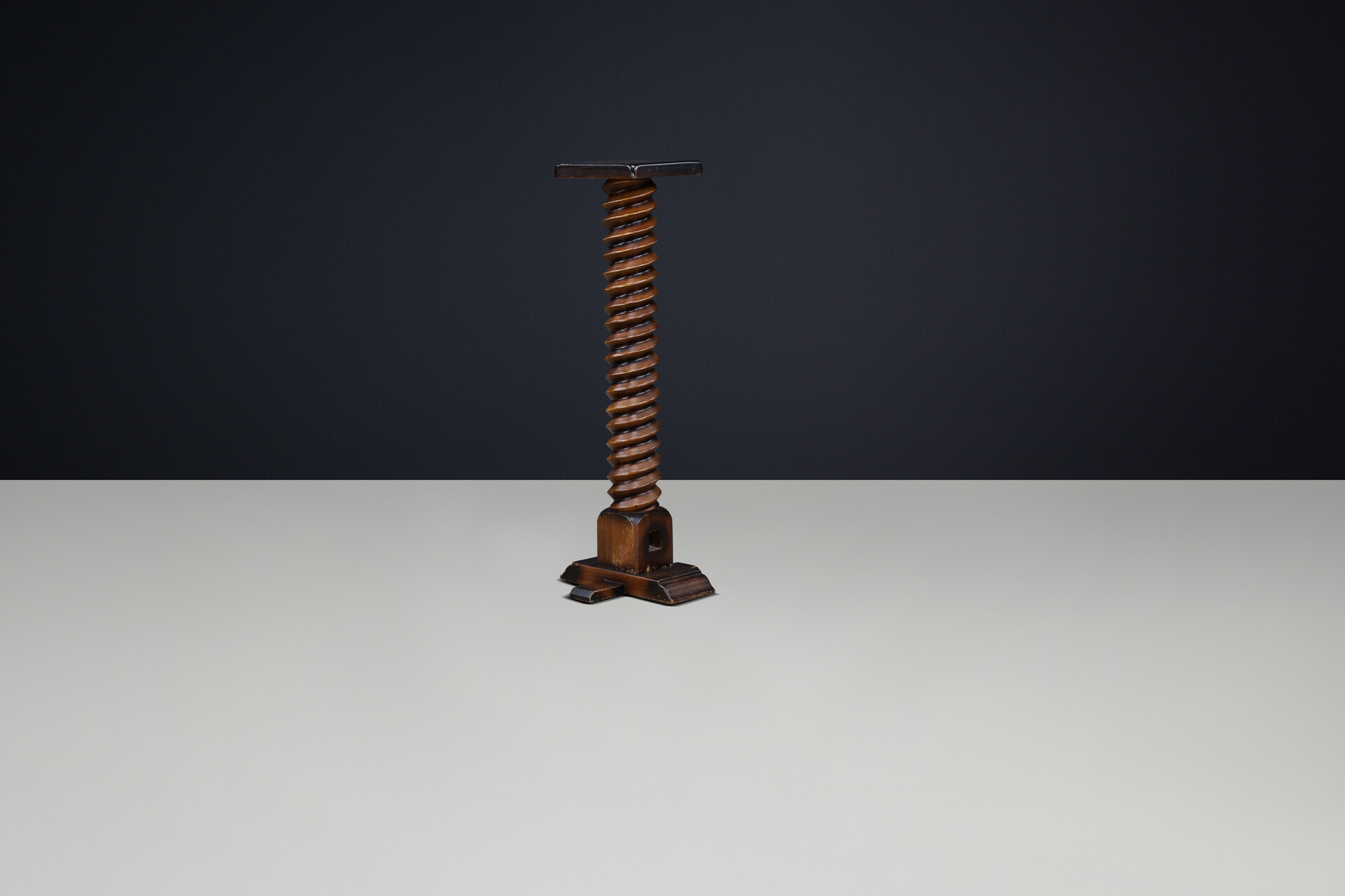 French Hand-Carved Spiral Wooden Pedestal with Original Patina, 1940s Mid-20th century
