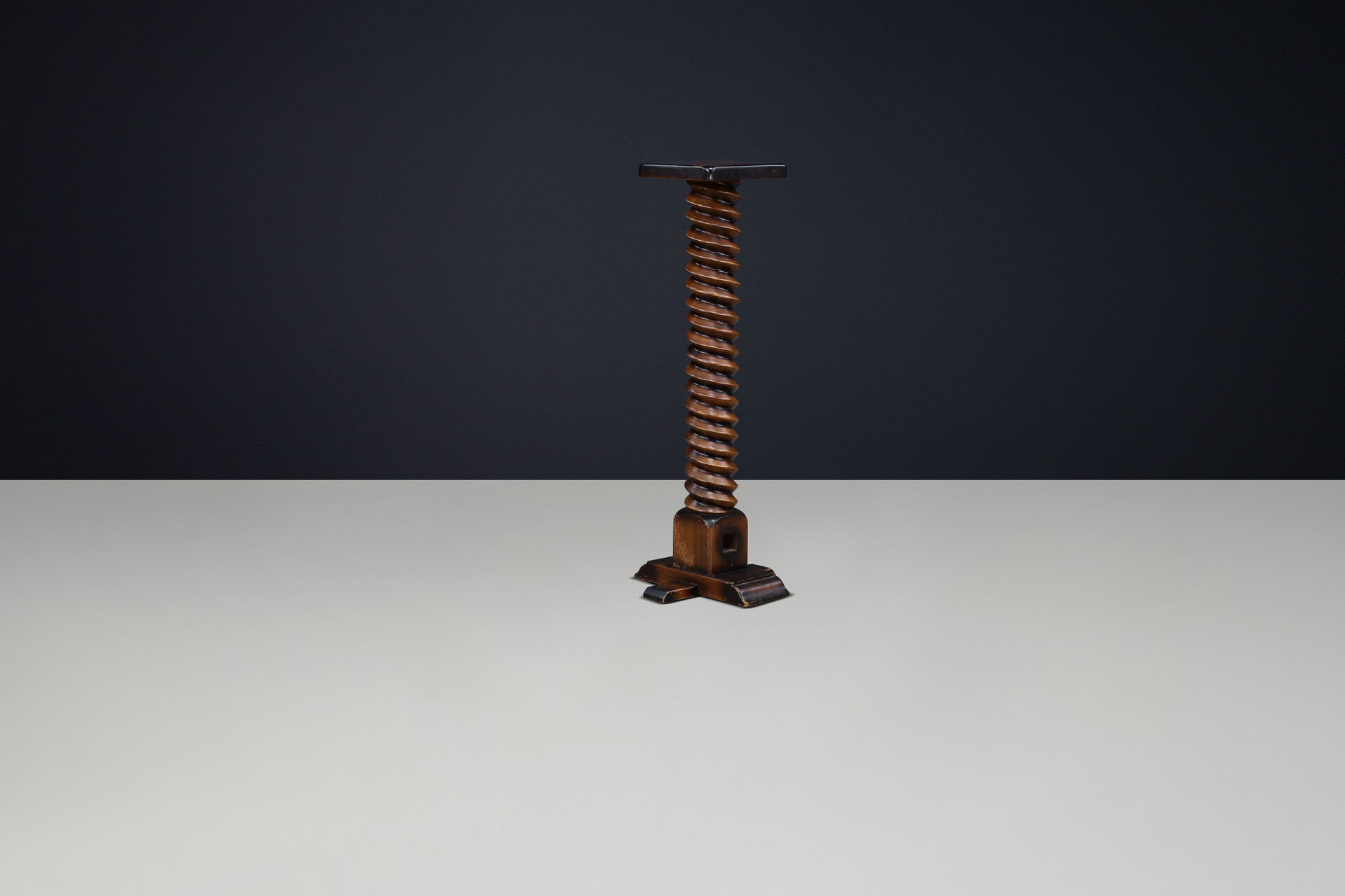 French Hand-Carved Spiral Wooden Pedestal with Original Patina, 1940s Mid-20th century