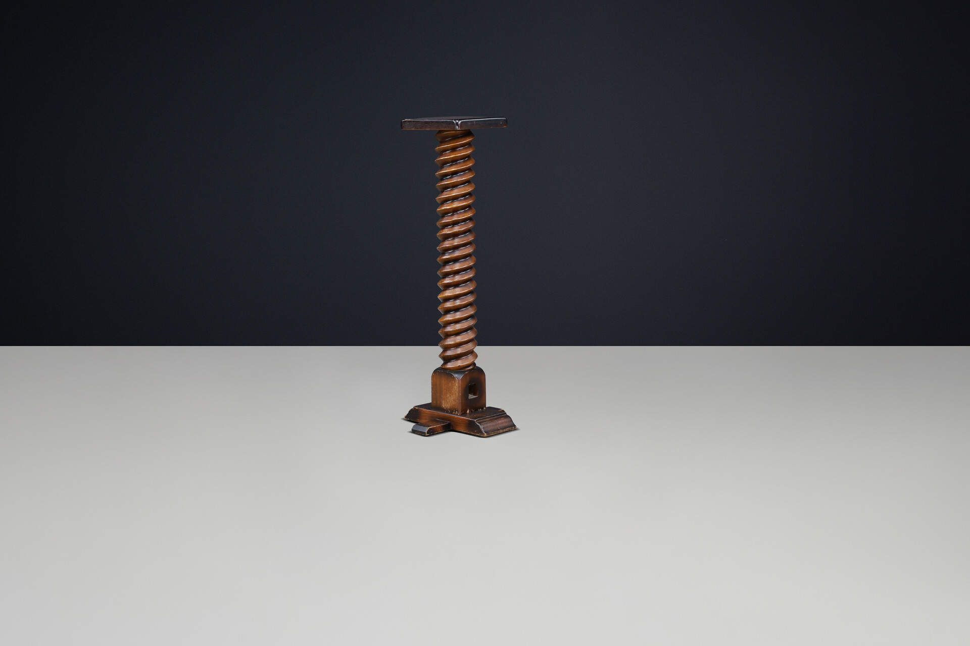French Hand-Carved Spiral Wooden Pedestal with Original Patina, 1940s Mid-20th century