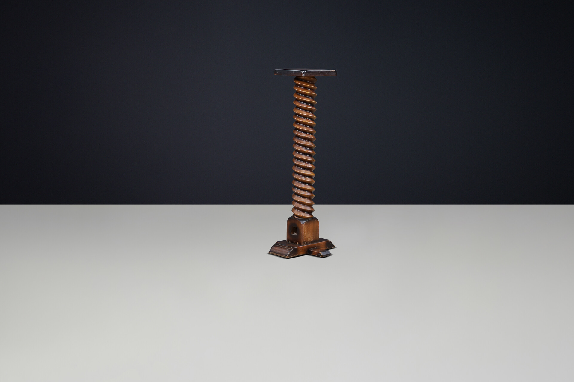 French Hand-Carved Spiral Wooden Pedestal with Original Patina, 1940s Mid-20th century