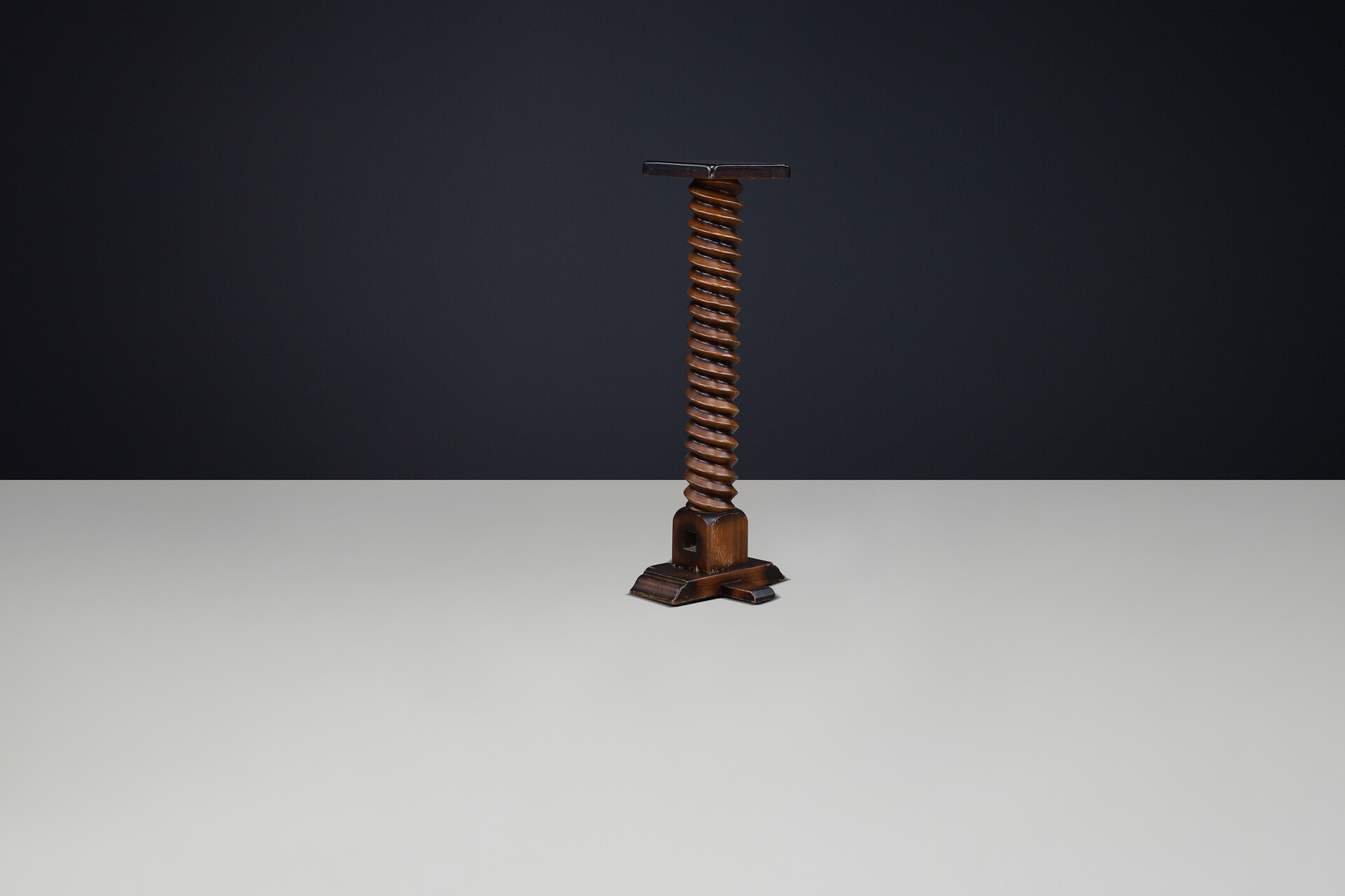 French Hand-Carved Spiral Wooden Pedestal with Original Patina, 1940s Mid-20th century