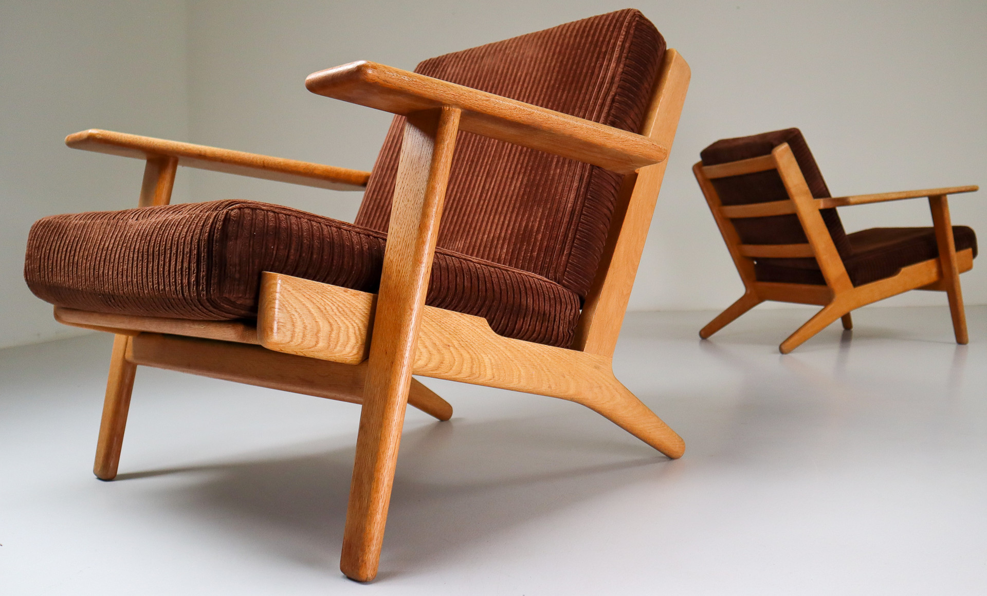Hans J. Wegner GE290 Oak Framed Armchairs Designed for GETAMA-Denmark Mid-20th century