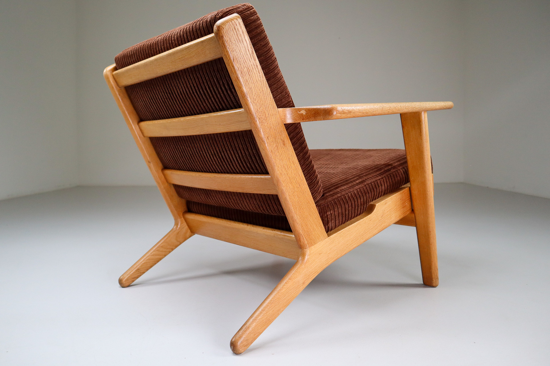 Hans J. Wegner GE290 Oak Framed Armchairs Designed for GETAMA-Denmark Mid-20th century