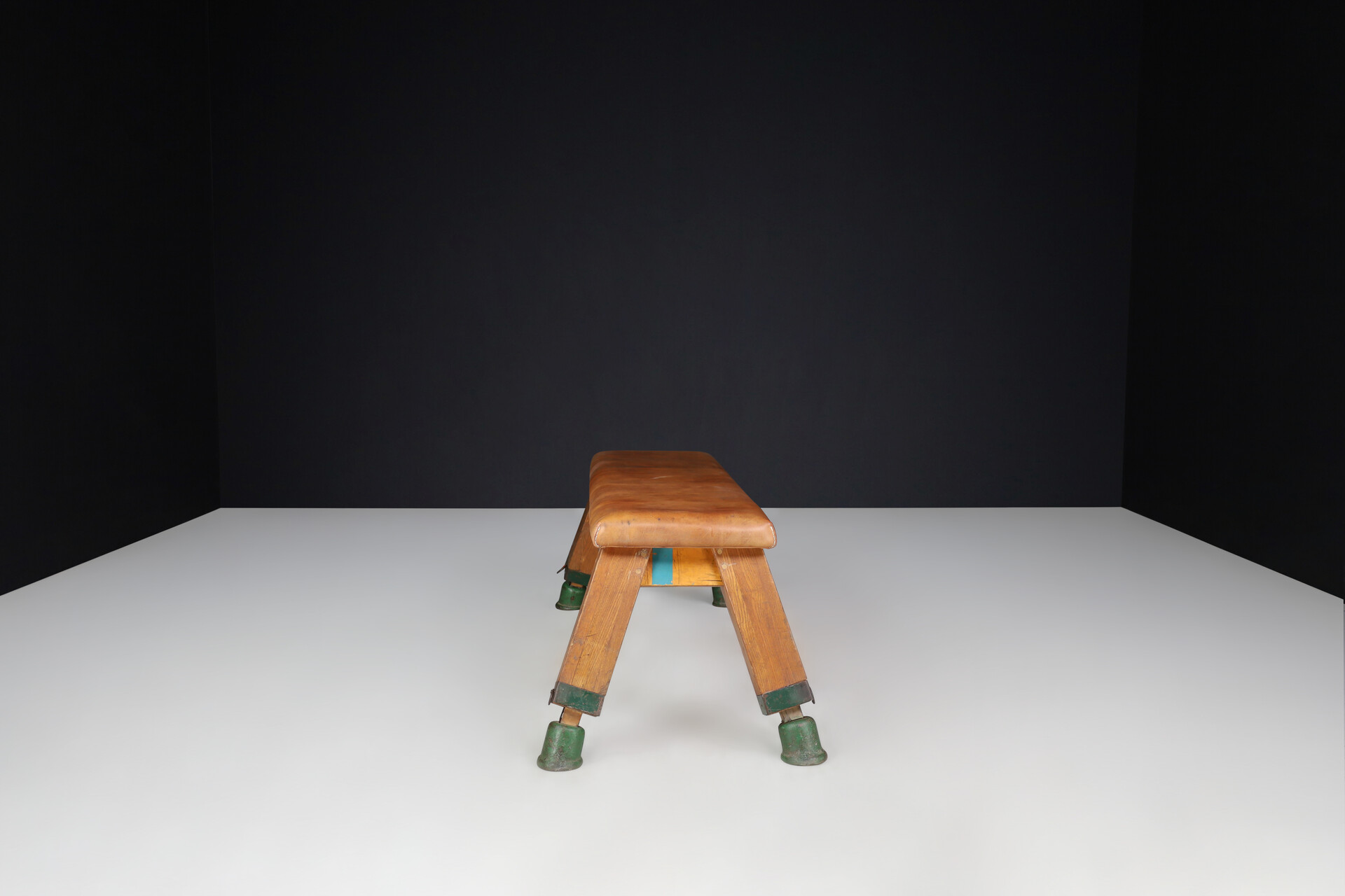 Industrial Patinated Leather Gym Bench Or Table, Circa 1950s Mid-20th century