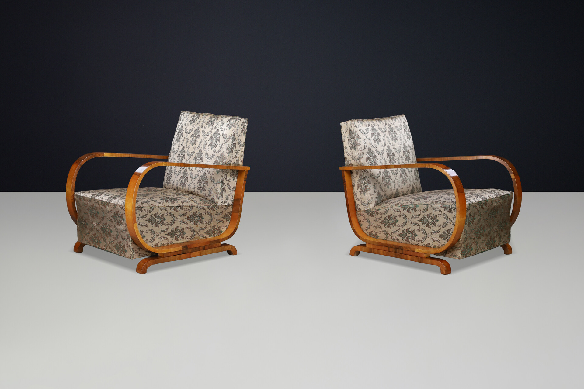 Italian Art Deco Walnut Armchairs with Curved Frames, Italy 1930s Early-20th century
