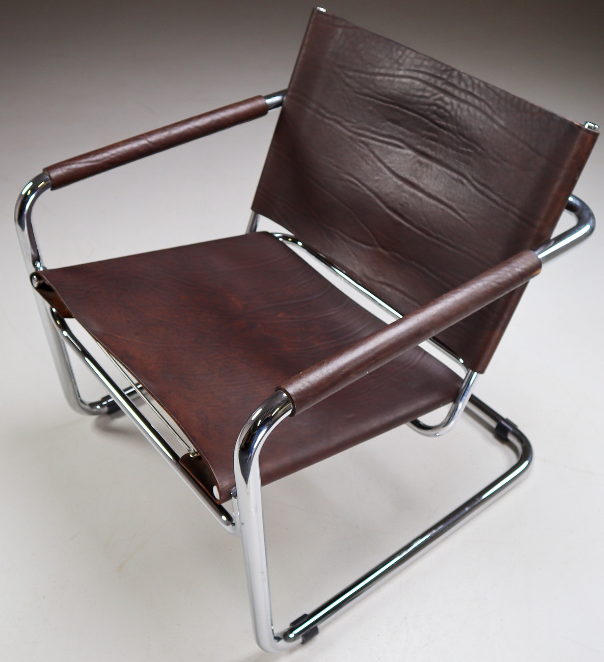 Italian Tubular Chrome Armchair in patinated saddle Leather 1970s Mid-20th century