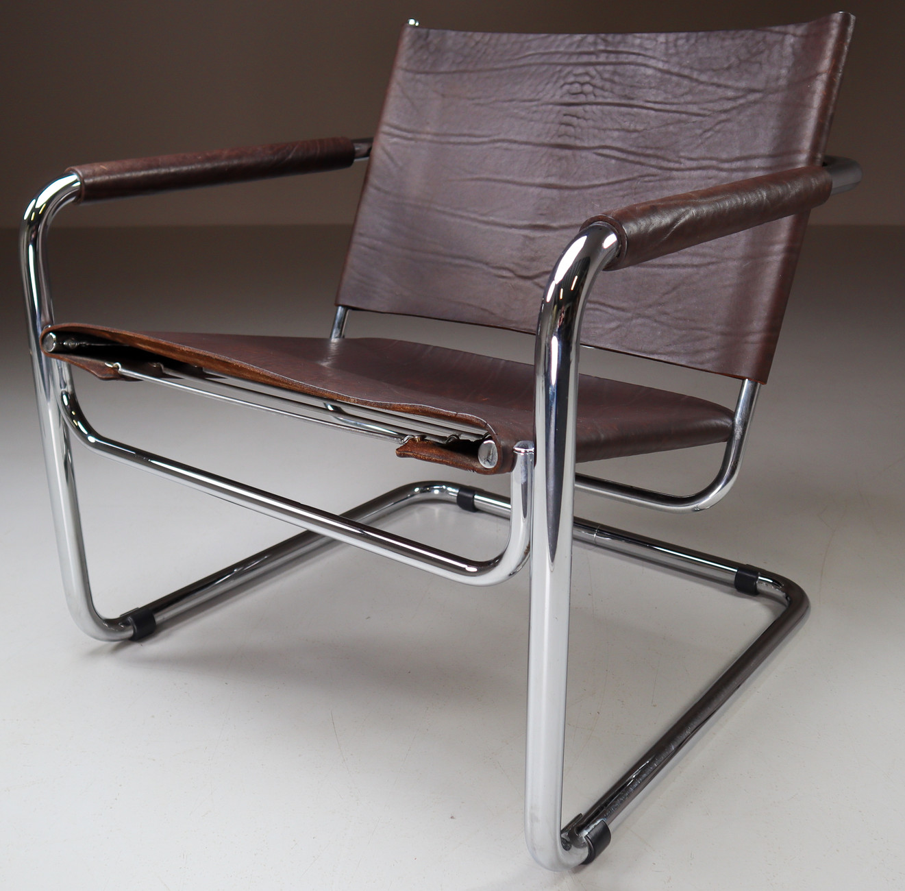 Italian Tubular Chrome Armchair in patinated saddle Leather 1970s Mid-20th century