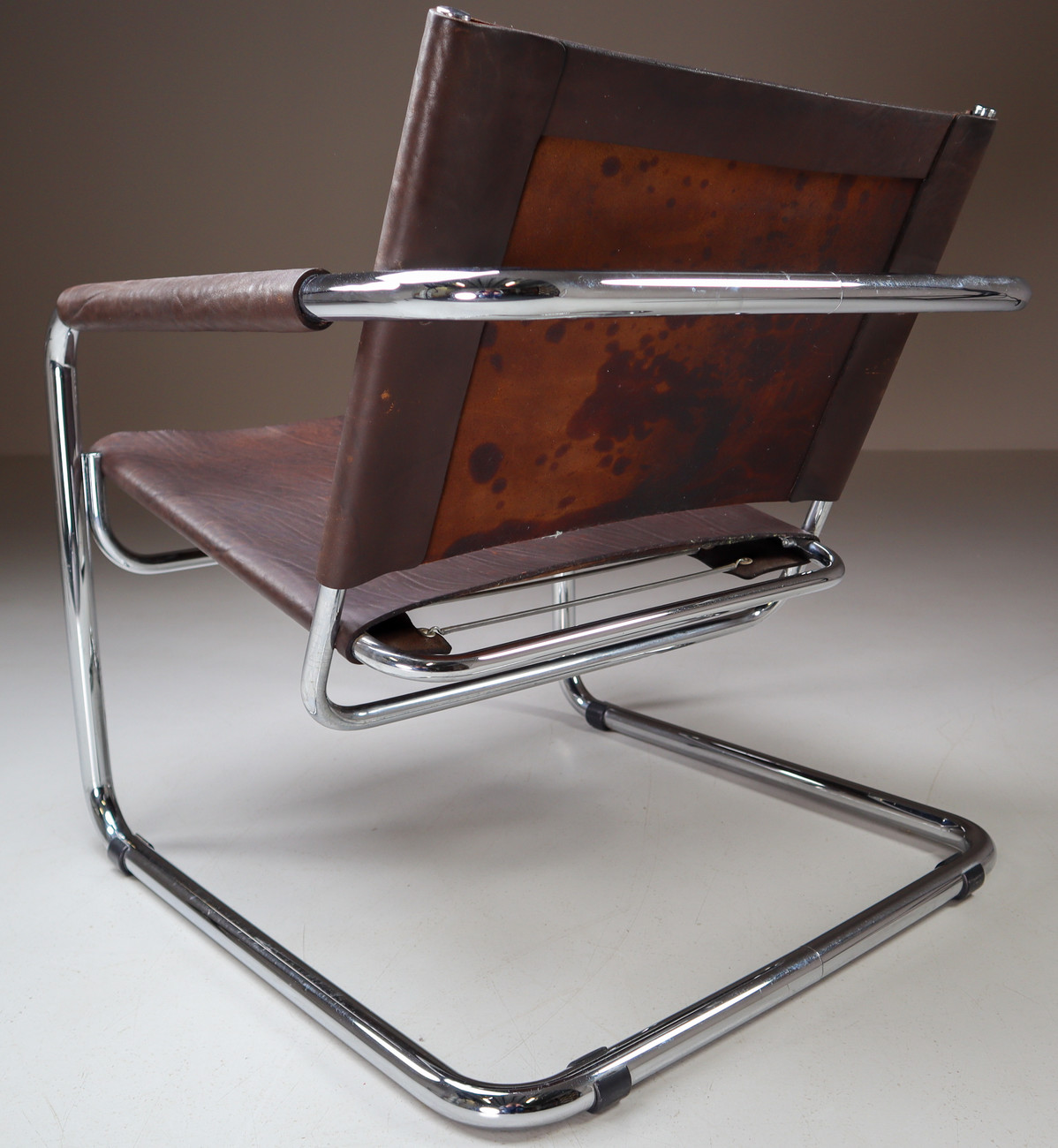 Italian Tubular Chrome Armchair in patinated saddle Leather 1970s Mid-20th century