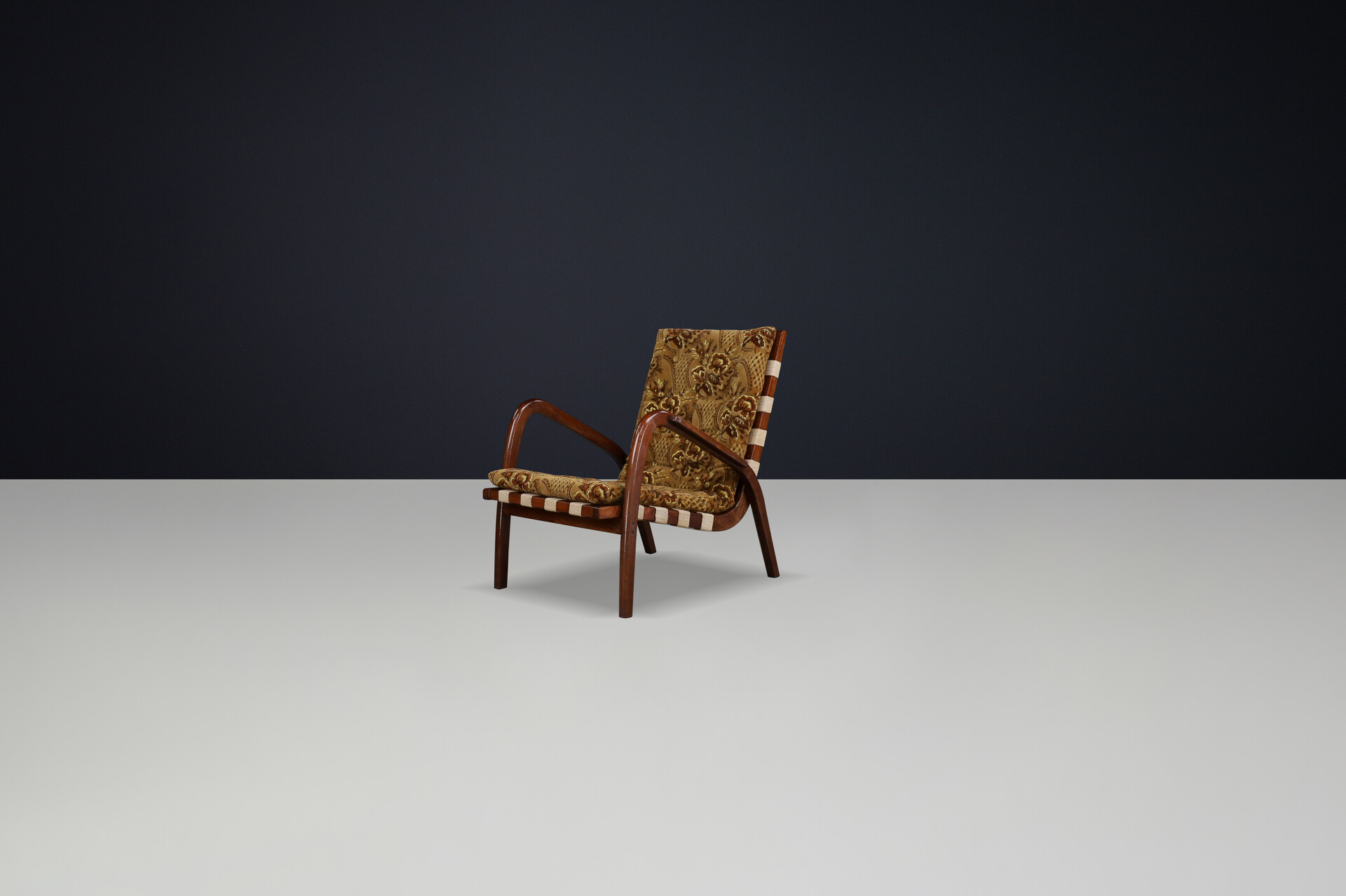 Jan Vaněk Attributed Bentwood Lounge Chair, 1940s Czech Functionalism Mid-20th century