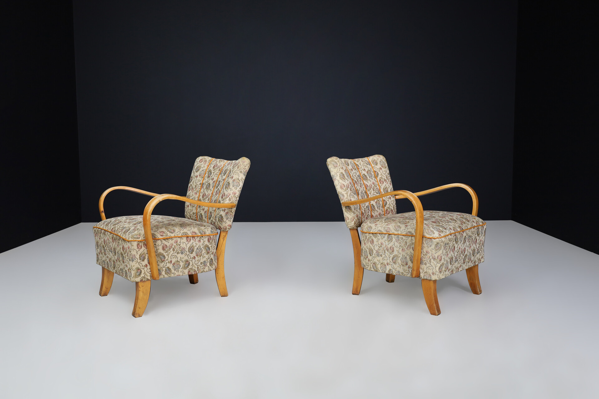 Jindrich Halabala bentwood Art-Deco Arm Chairs, Praque 1940s Mid-20th century
