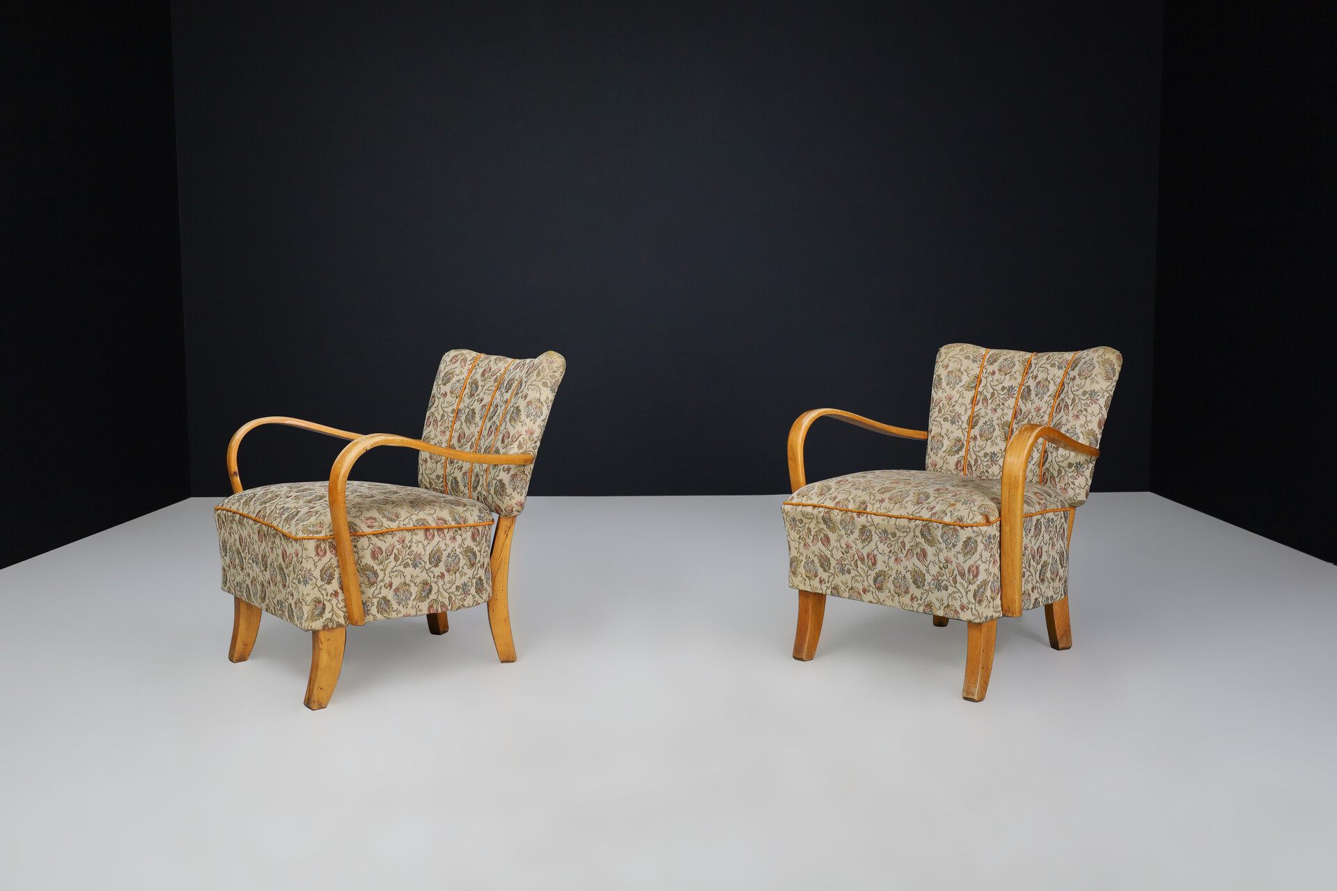 Jindrich Halabala bentwood Art-Deco Arm Chairs, Praque 1940s Mid-20th century