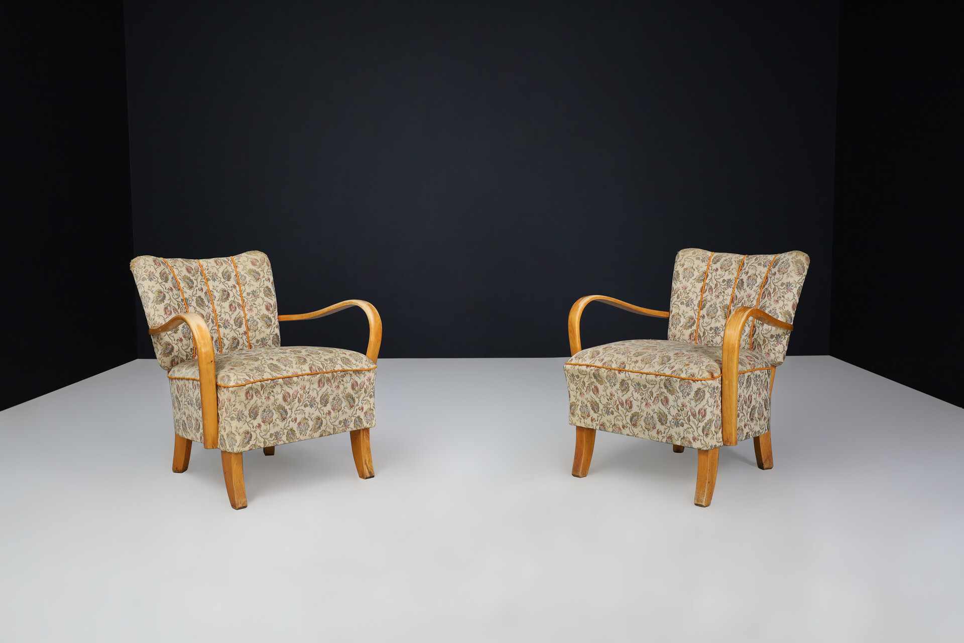 Jindrich Halabala bentwood Art-Deco Arm Chairs, Praque 1940s Mid-20th century