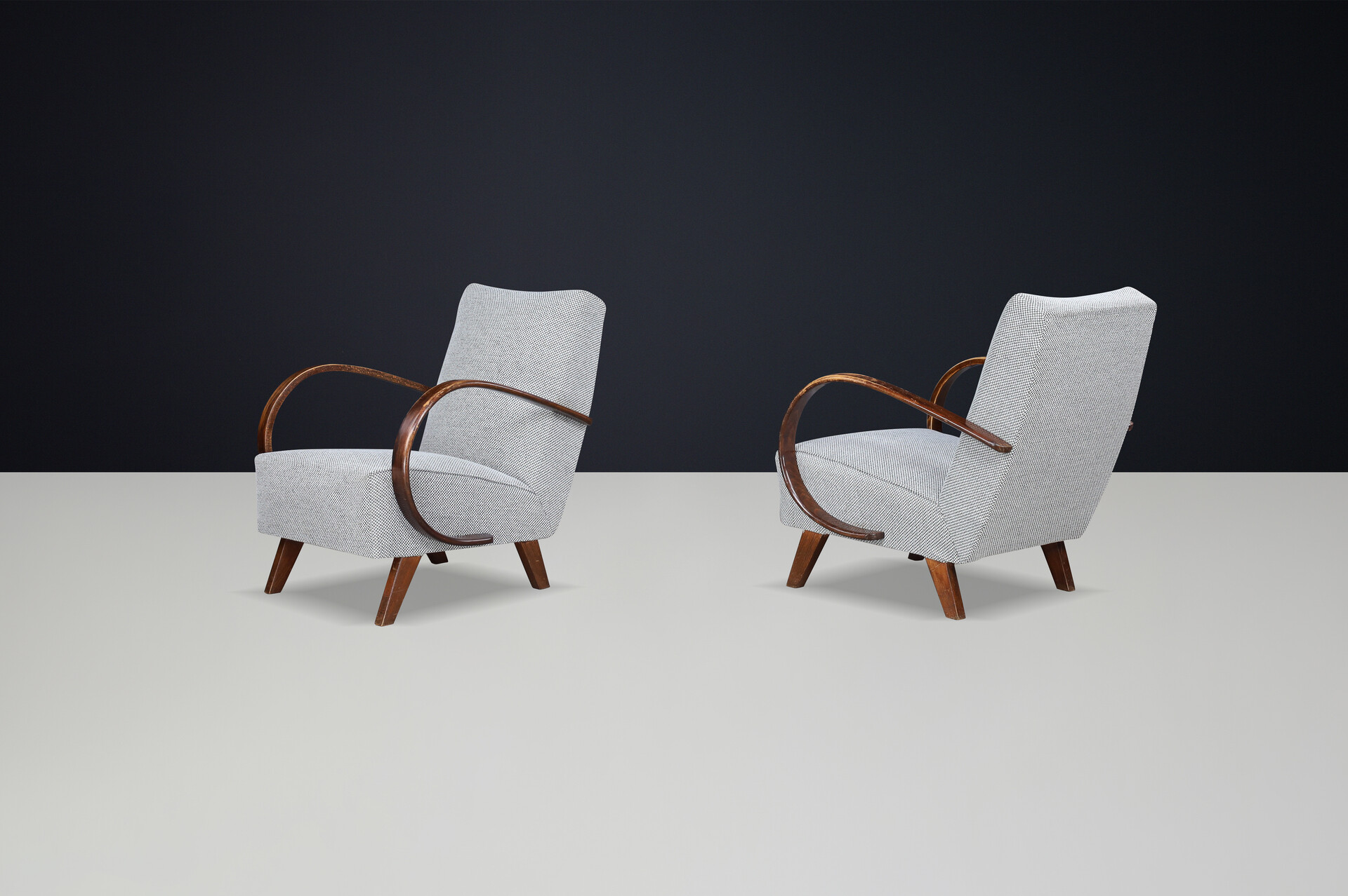 JIndrich Halabala re-upholstered patinated bentwood lounge chairs from the 1930s Mid-20th century
