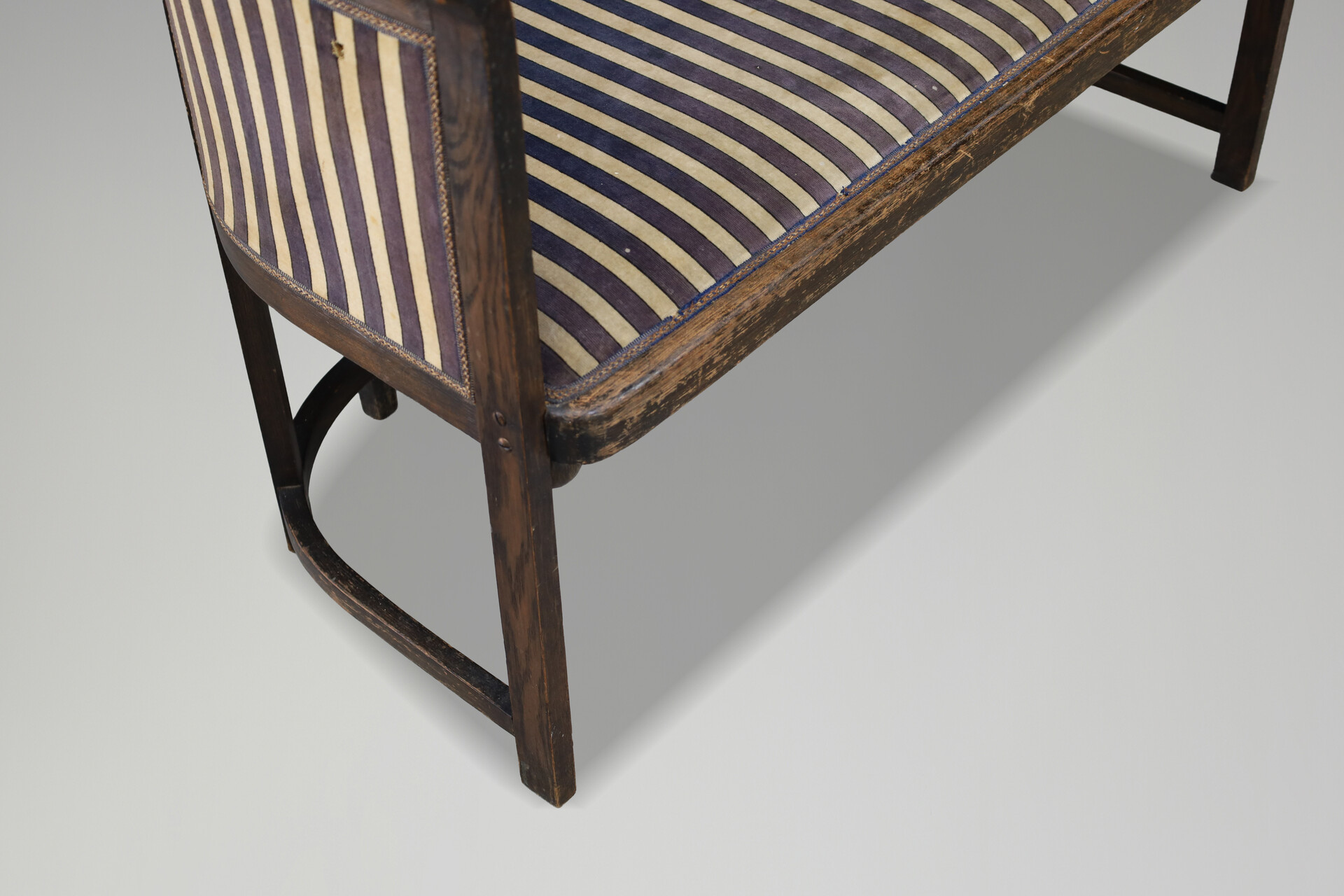 Josef Hoffmann Cabaret Fledermaus Sofa for J. & J. Kohn Vienna, circa 1907 20th century