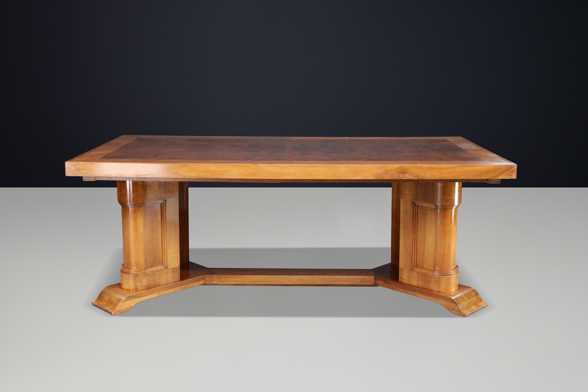 Large 1930s French Art Deco Extending Dining Table in Burl Walnut Early-20th century