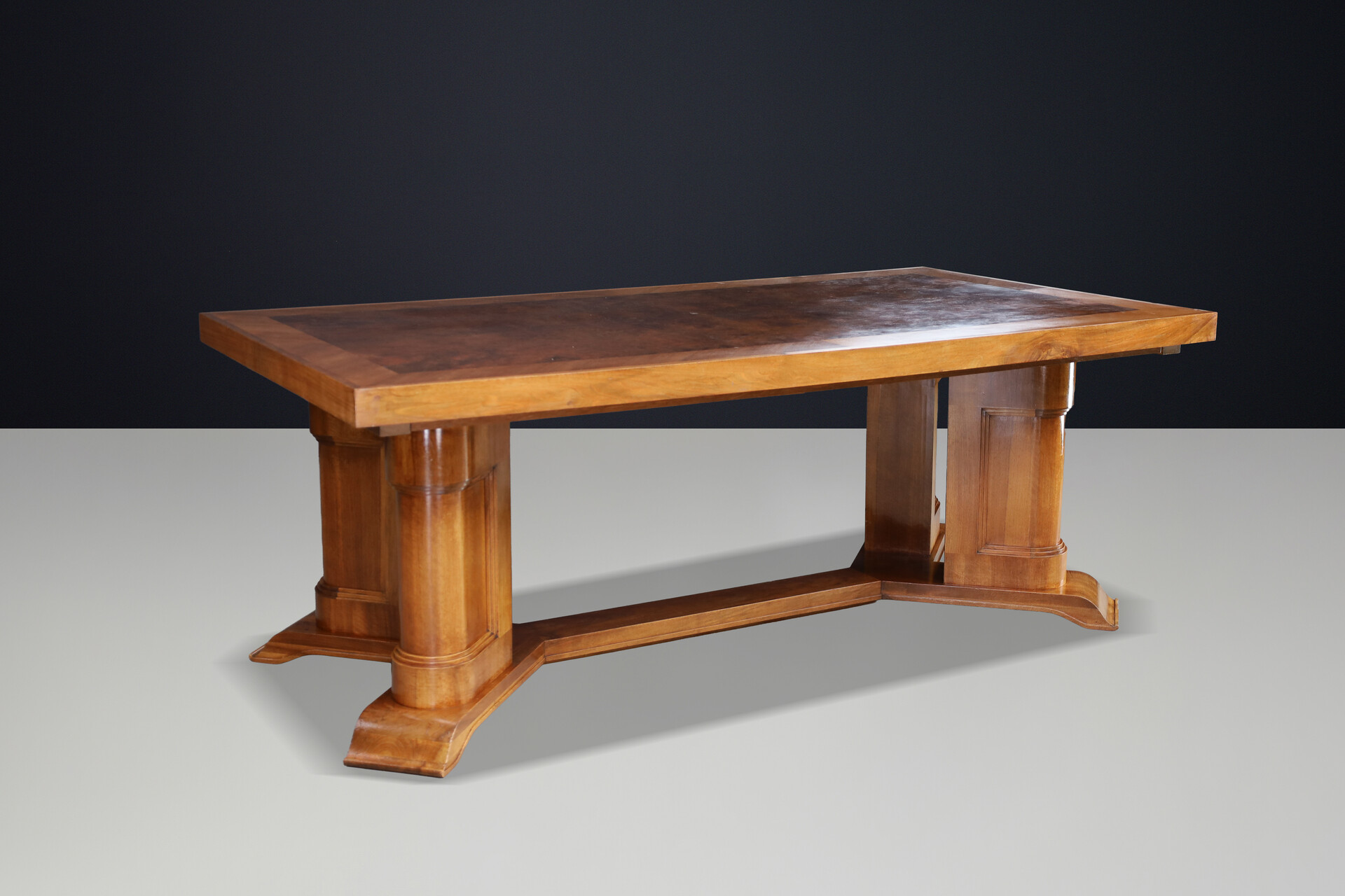 Large 1930s French Art Deco Extending Dining Table in Burl Walnut Early-20th century
