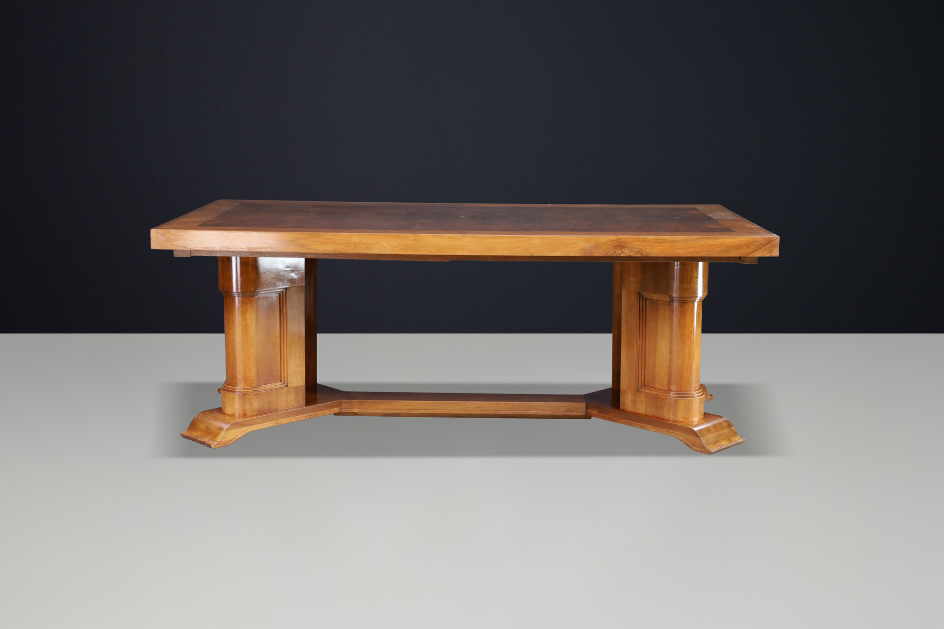 Large 1930s French Art Deco Extending Dining Table in Burl Walnut Early-20th century
