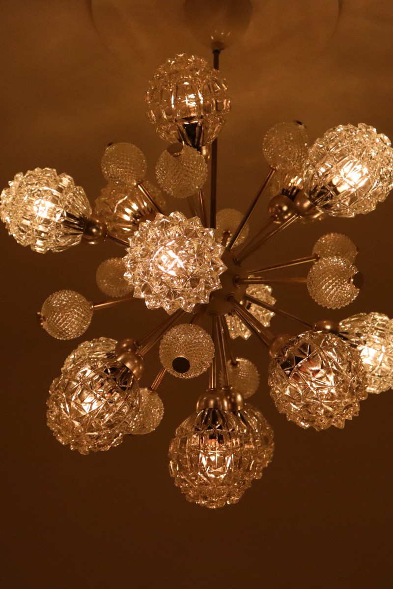 Large German Floral Starbust Sputnik Chandelier with Illuminating Crystal Globes Mid-20th century
