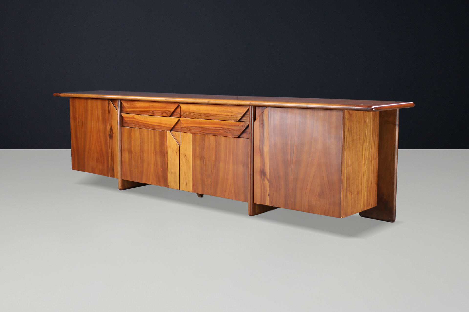 Large Italian Walnut Sideboard by Ammannati & Vitelli for Catalano, 1970s Late-20th century