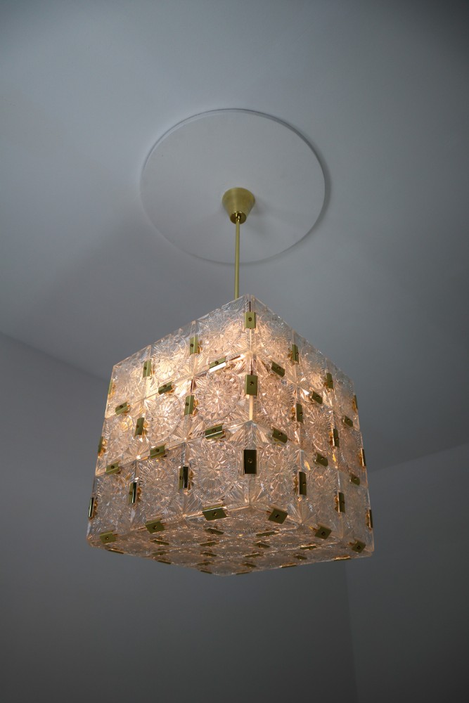 Large Midcentury Brass Chandelier with 36 Geometric Cut Crystal Glass, 1960