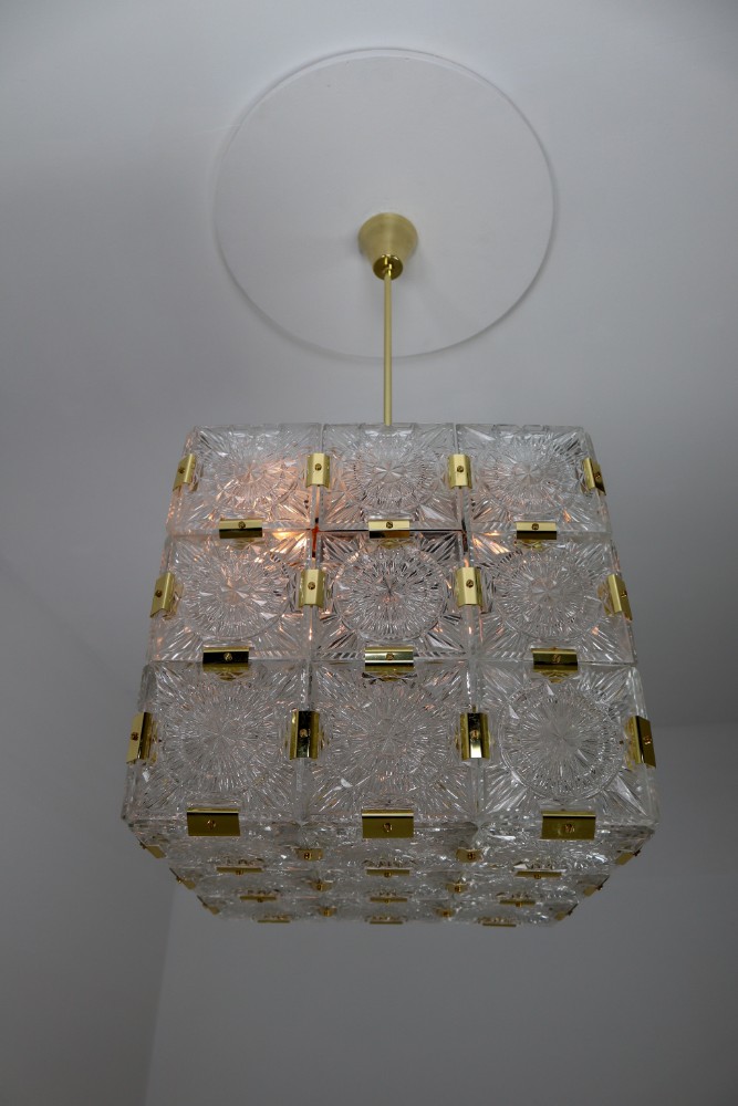 Large Midcentury Brass Chandelier with 36 Geometric Cut Crystal Glass, 1960