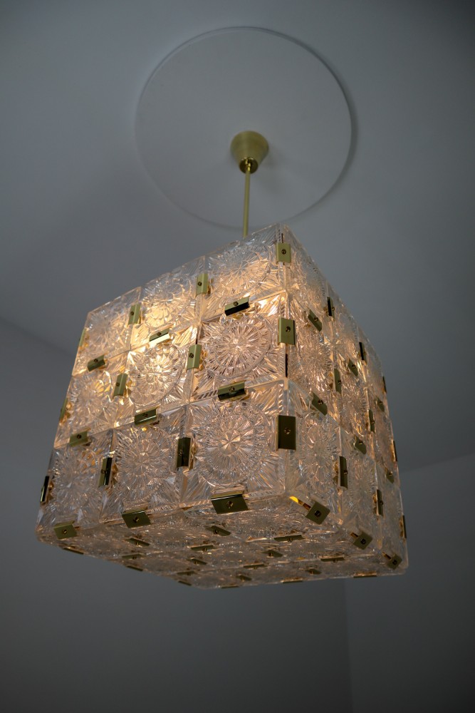 Large Midcentury Brass Chandelier with 36 Geometric Cut Crystal Glass, 1960