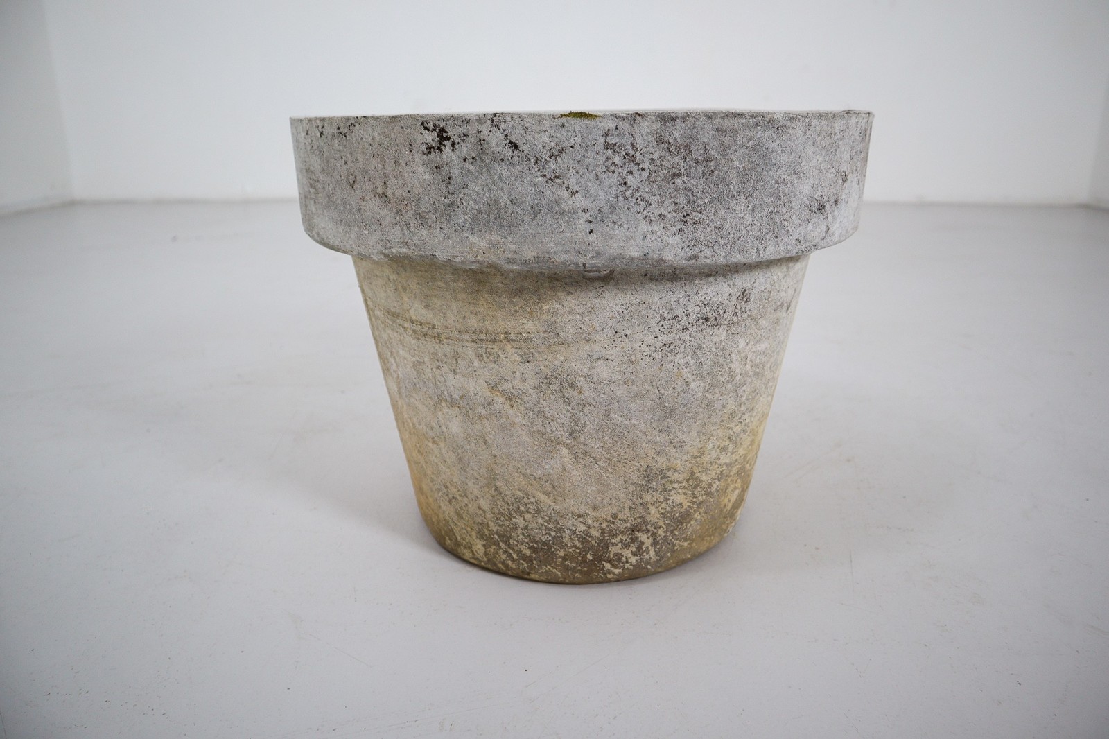 Large Planter in the Shape of Flower Pot by Willy Guhl for Eternit