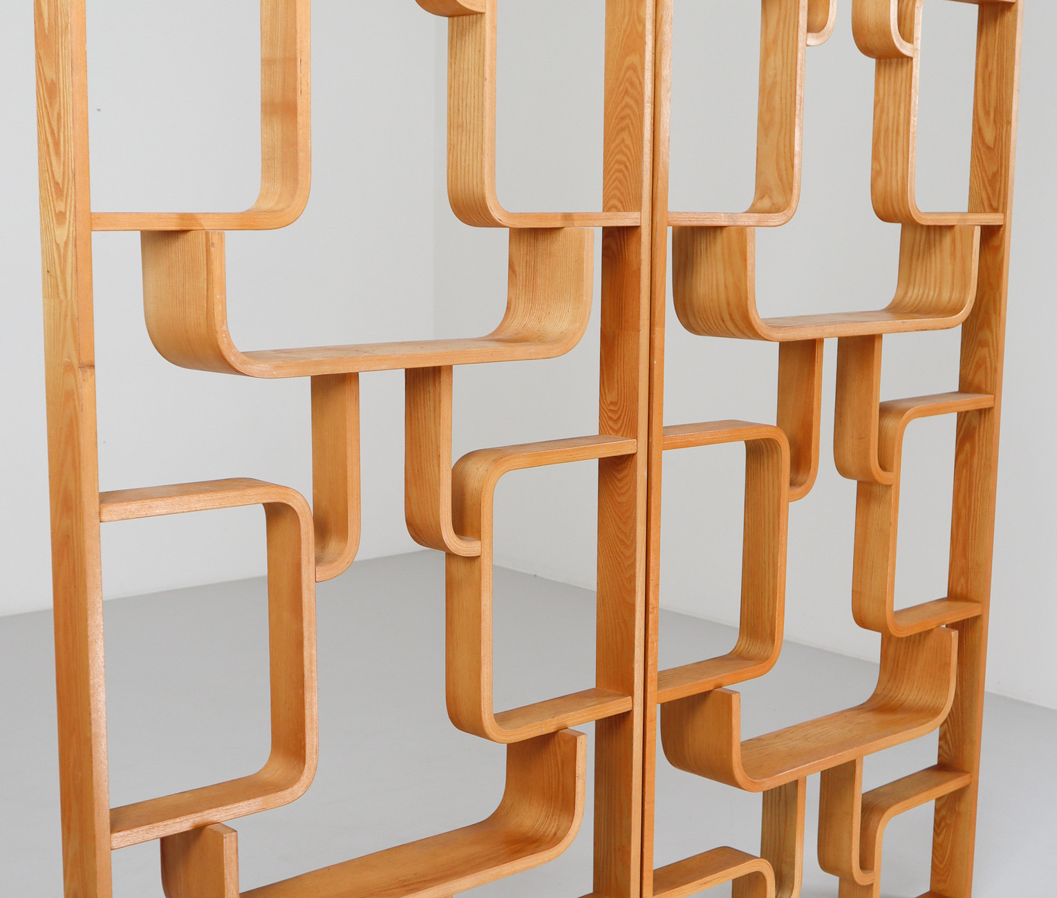 Large set Midcentury Room Dividers in Blond Bentwood, circa 1960s Mid-20th century