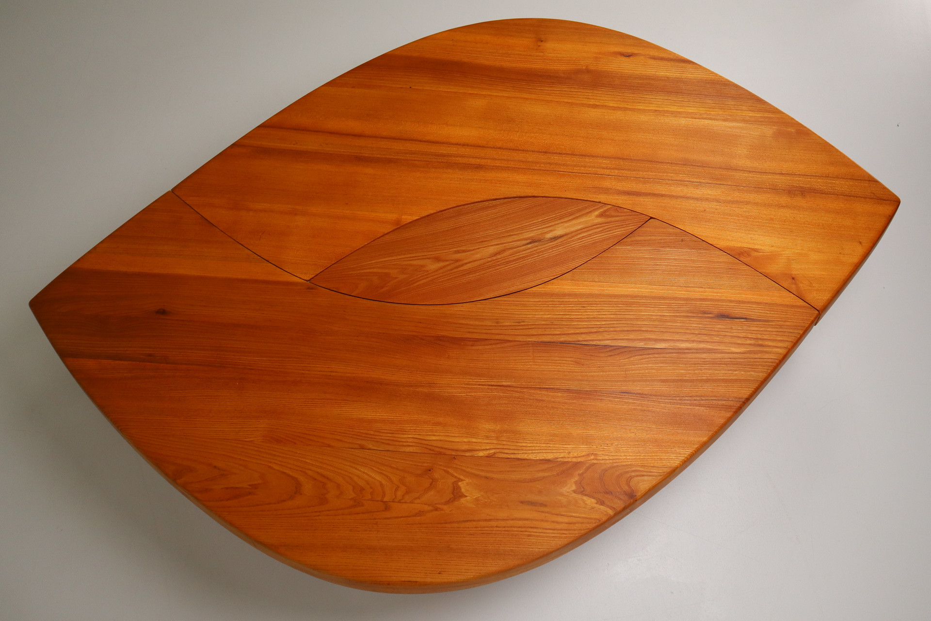 Large T22c Coffee Table L’oeuil in Solid Elm by Pierre Chapo France 1970s Mid-20th century