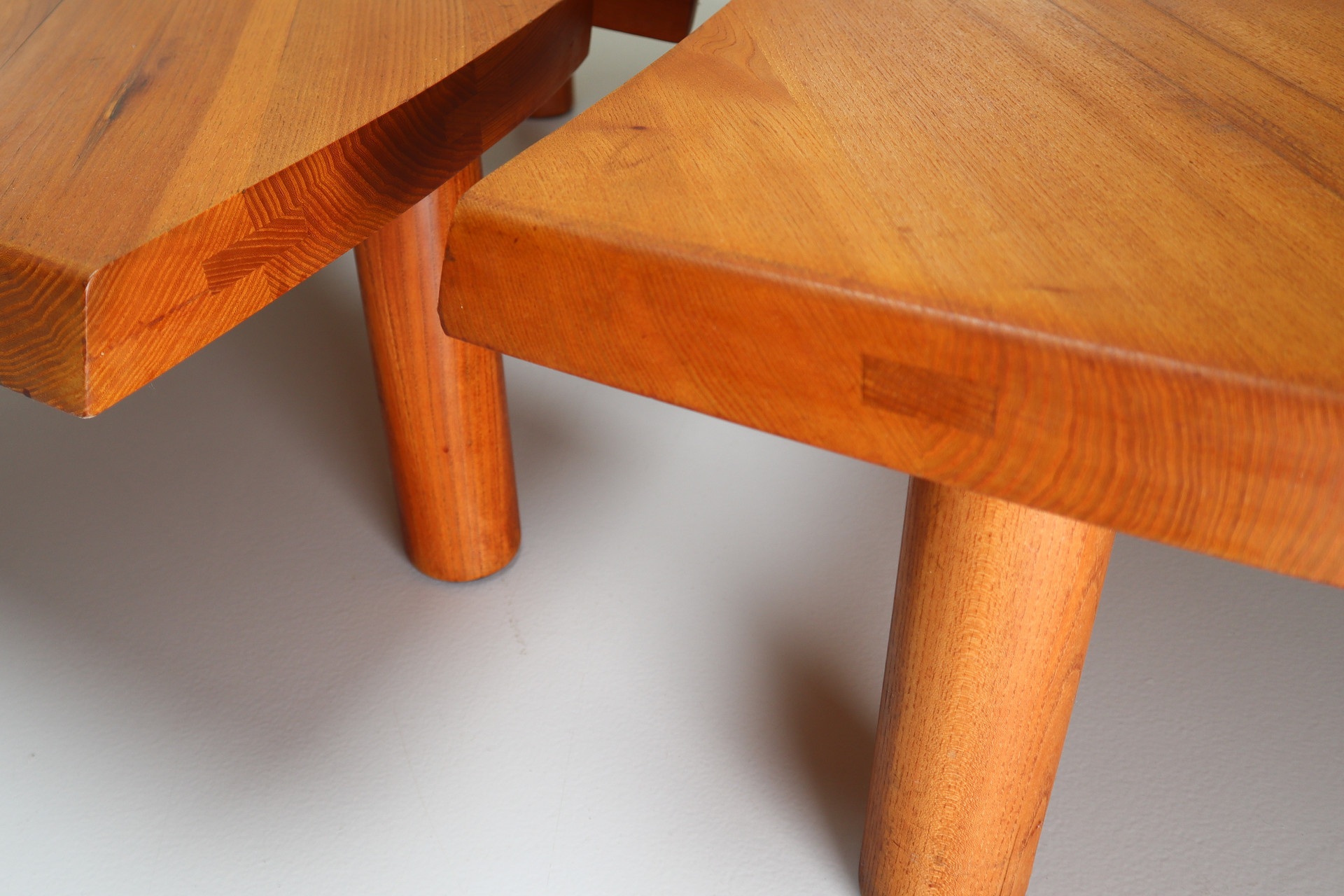 Large T22c Coffee Table L’oeuil in Solid Elm by Pierre Chapo France 1970s Mid-20th century