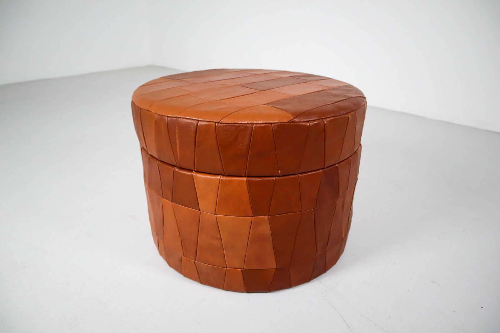 Leather De Sede pouf 1970 Mid-19th century