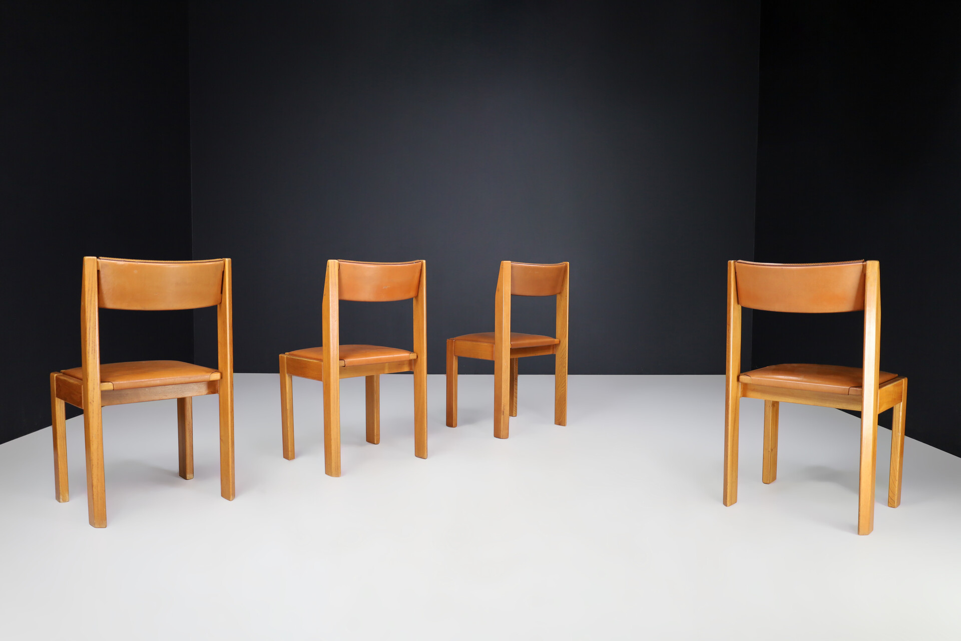 Luigi Gorgoni chairs in elm and leather edition Roche Bobois France 1970 Late-20th century