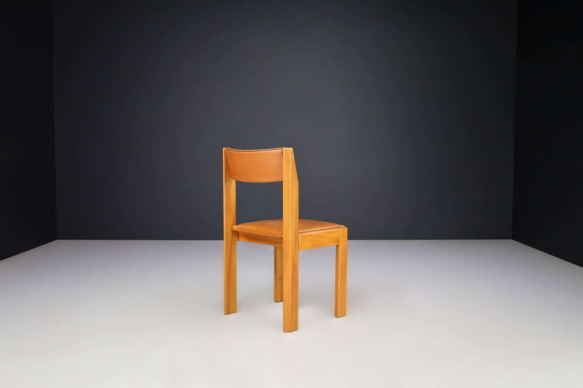 Luigi Gorgoni chairs in elm and leather edition Roche Bobois France 1970 Late-20th century
