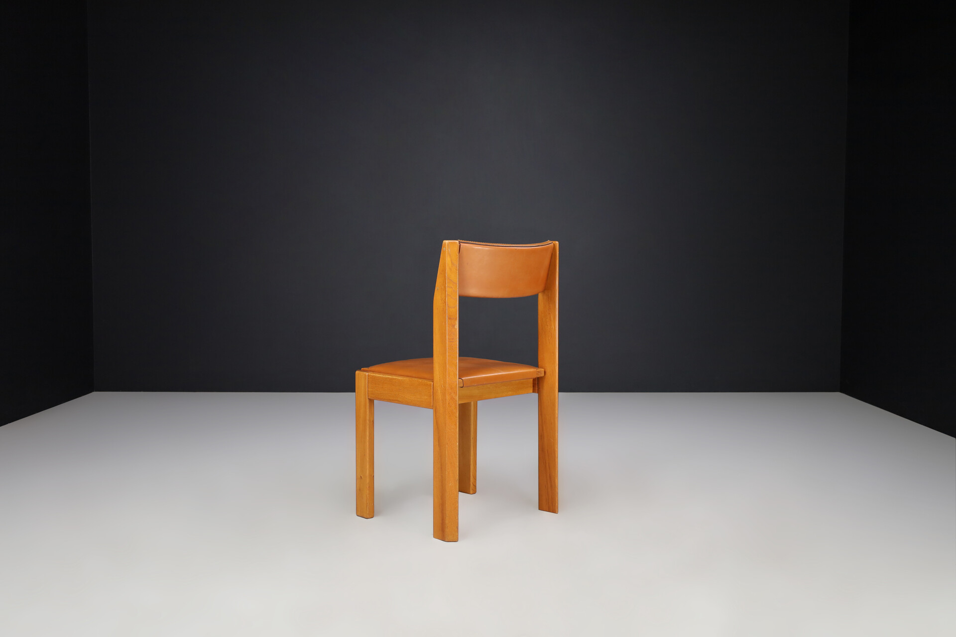 Luigi Gorgoni chairs in elm and leather edition Roche Bobois France 1970 Late-20th century