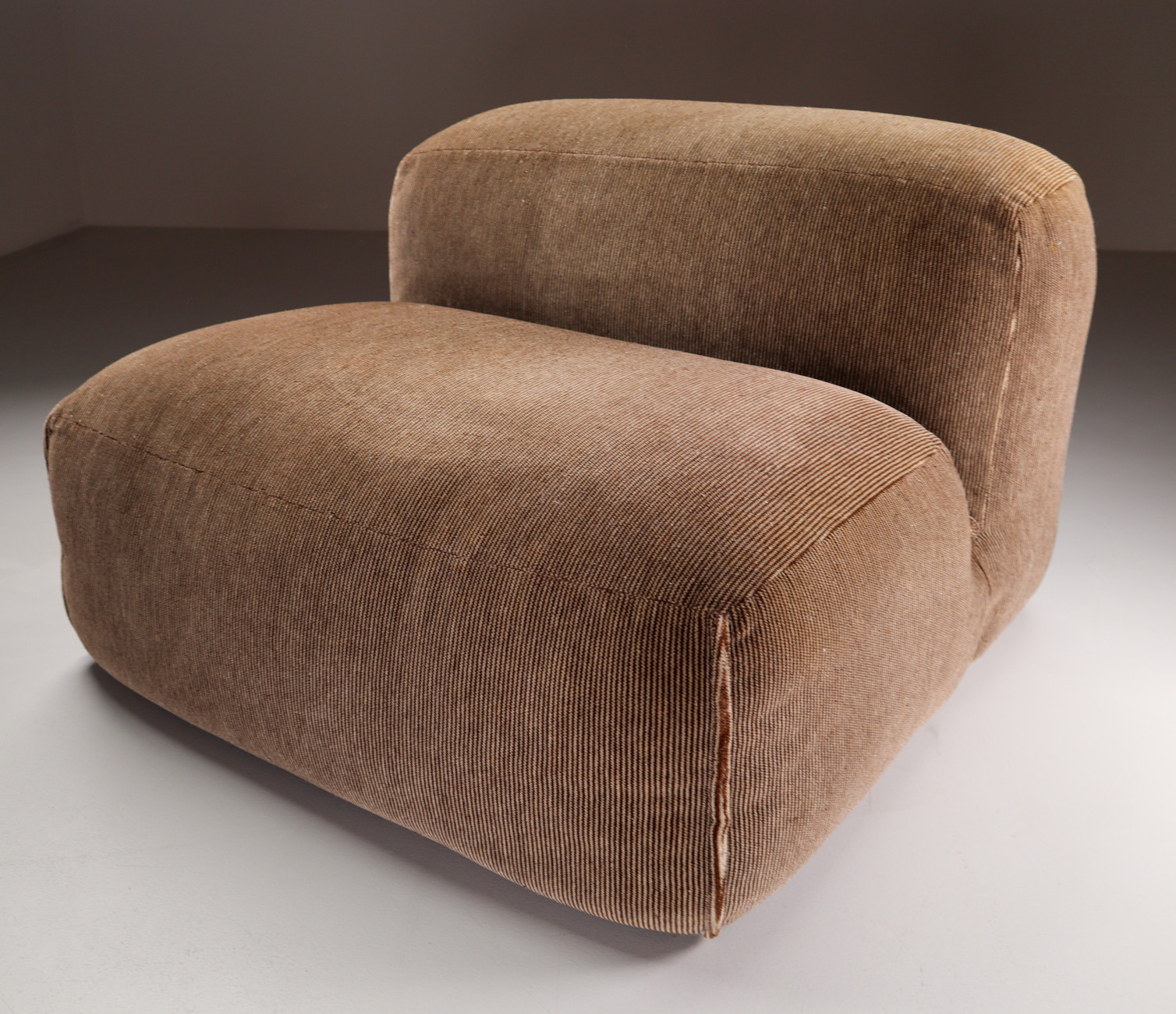 Mario Bellini 'Le Mura' Lounge Chair in Mohair Velvet by Cassina, Italy, 1972 Mid-20th century